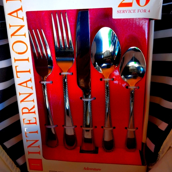 20 piece set Adventure - Picture 1 of 2